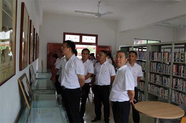 觀(guān)摩展覽.JPG